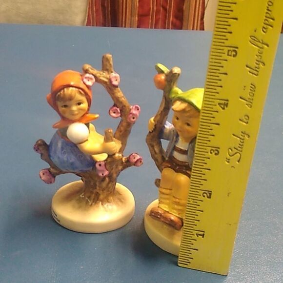 Vintage Goebel Hummel Figurine Boy and girl in Apple Trees Cottagecore - Picture 11 of 11